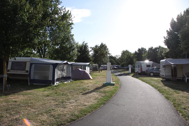Camping Municipal de l'ile d'Auger  **